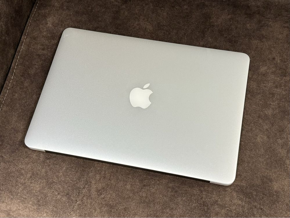 MacBook Air  13 Retina 2013 / i5 / RAM 4 / SSD 128 GB / Silver