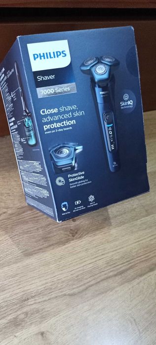 Máquina de barbear PHILIPS Série 7000 com recargas de limpeza