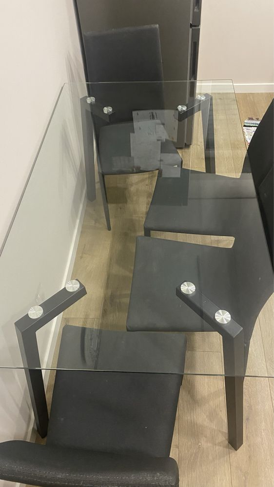 Mesa em vidro mais 4 cadeiras
