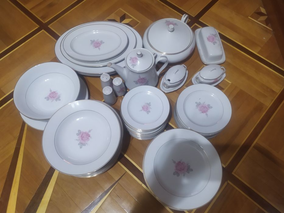 Продам сервиз Роза