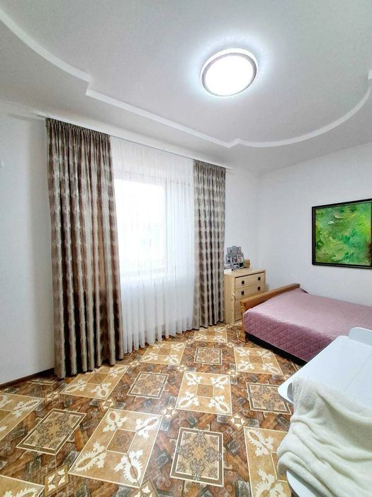 Продам сучасний будинок 350 м2 з меблями та технікою в Підгайцях.