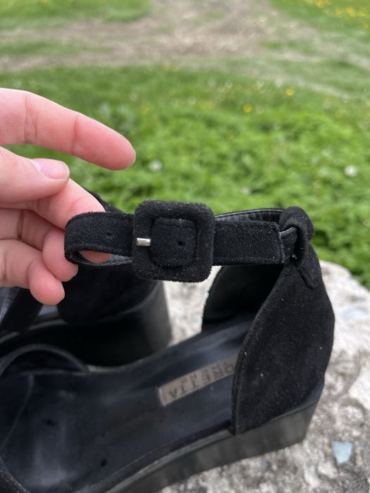 Чорні елегантні босоніжки