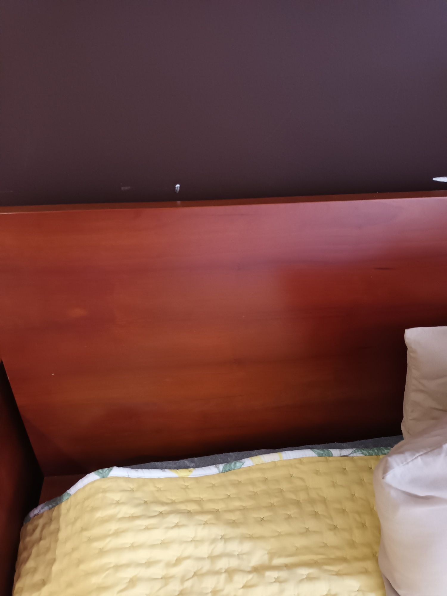 Cama de madeira casal