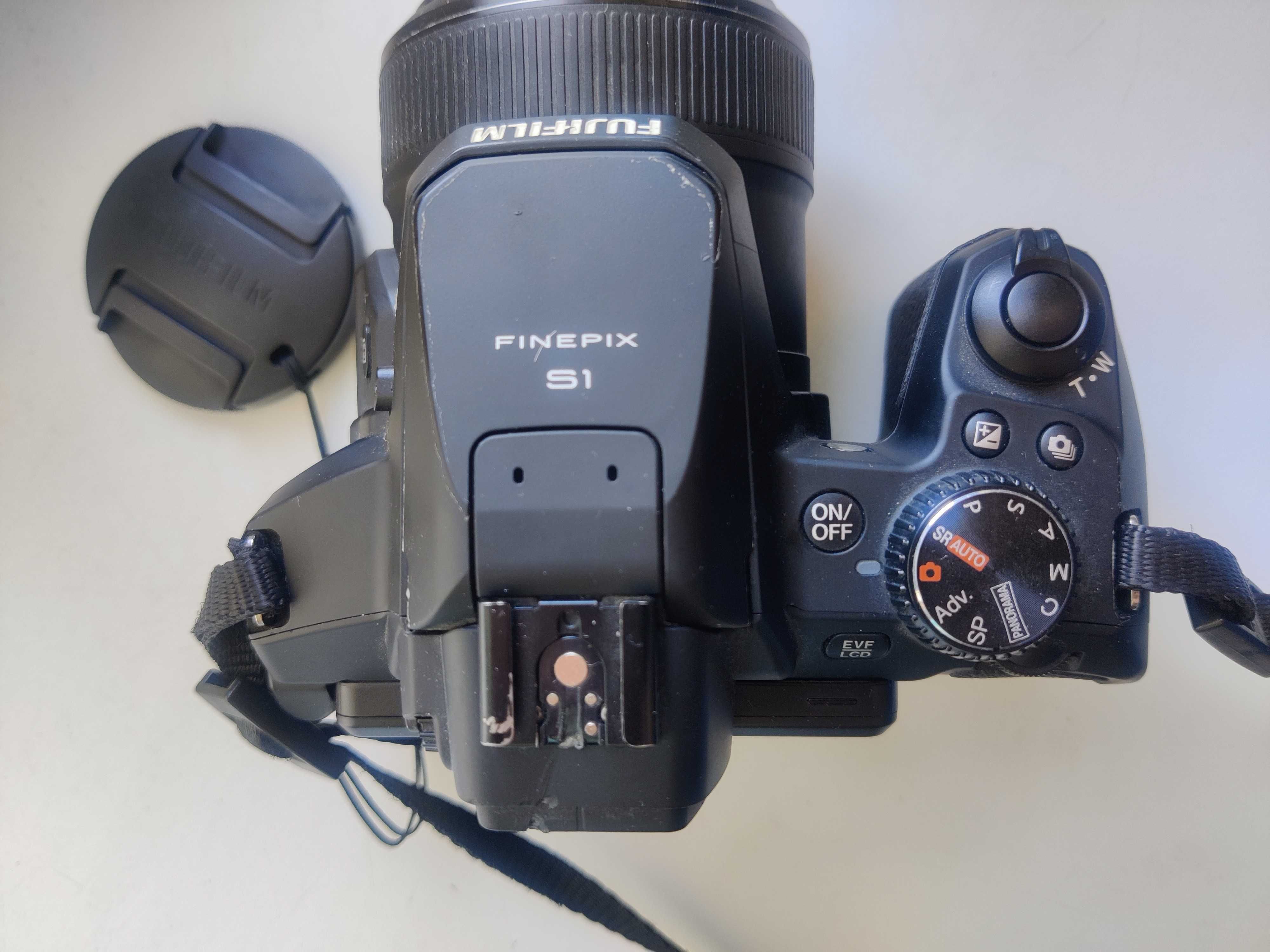 Цифрова фотокамера FujiFilm Finepix S1 Zoom 50x 16 Мп