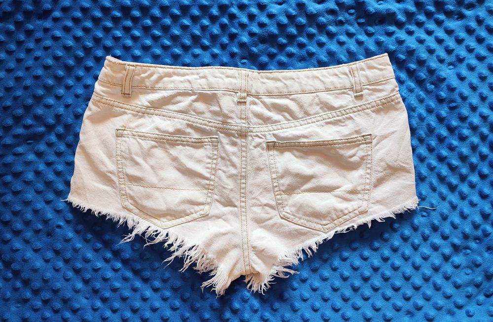 H&M Białe krótkie spodenki szorty r.38