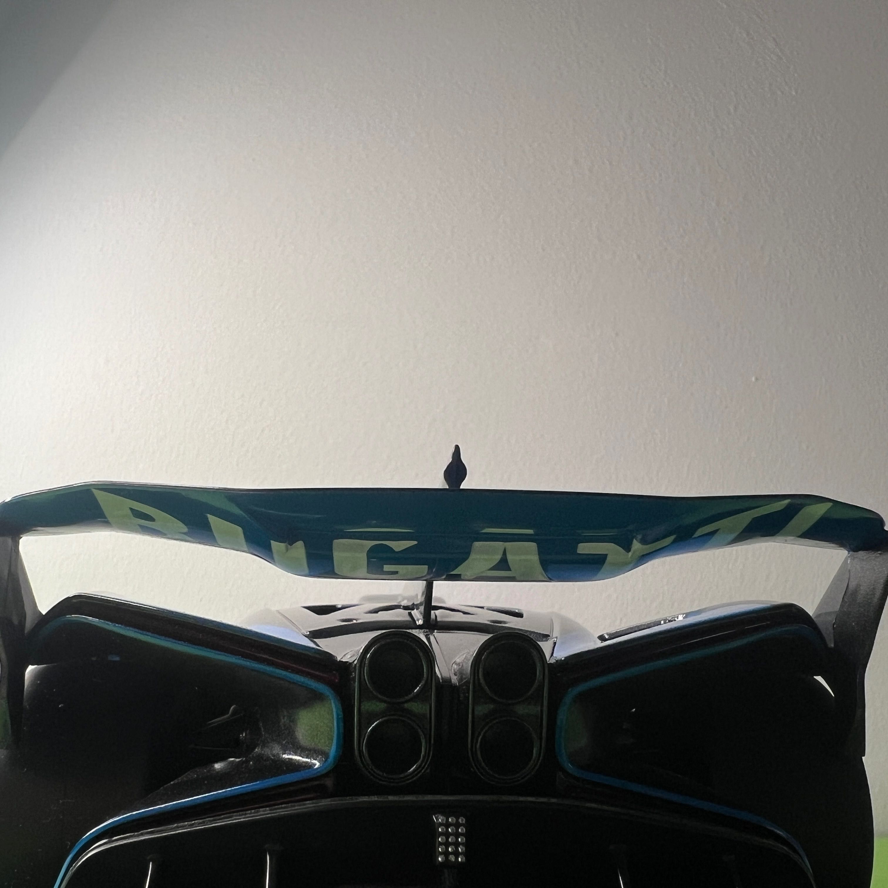 Bugatti Bolide Maisto 1:18 Azul Preto Super Carro Miniatura