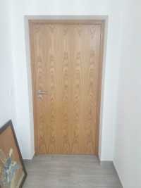 Porta de madeira nova em (carvalho) para interior