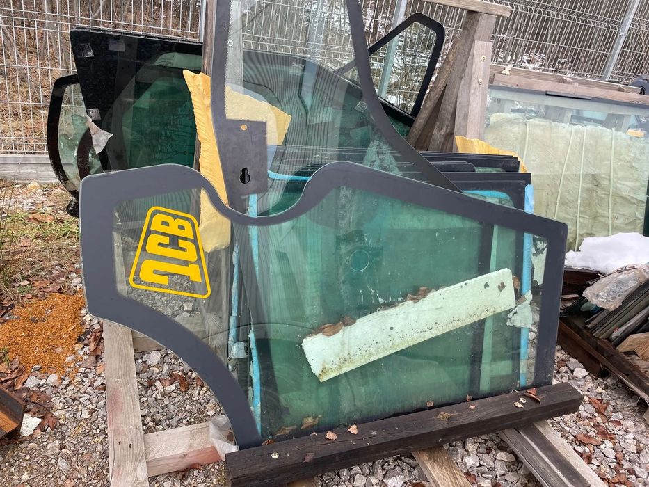 Szyba drzwi prawe JCB 3CX 4CX oryginał