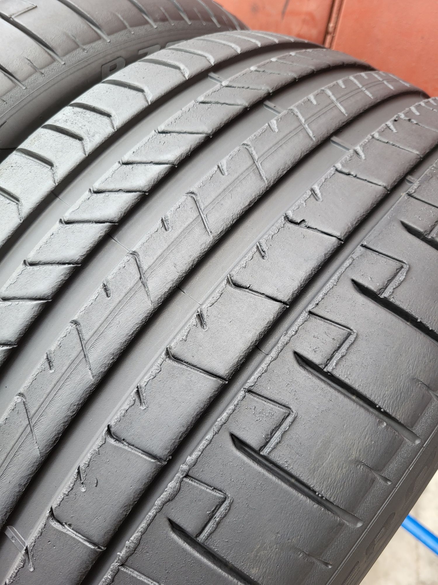 285/30/22 R22 Pirelli PZERO PZ4 AO 2шт ціна за 1шт шини