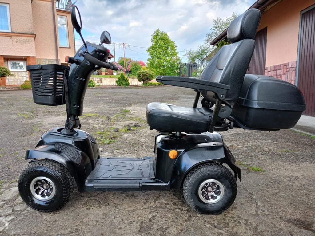 Skuter dla Seniora Inwalidy Elektryczny Wózek Drive z Kufrem Czarny