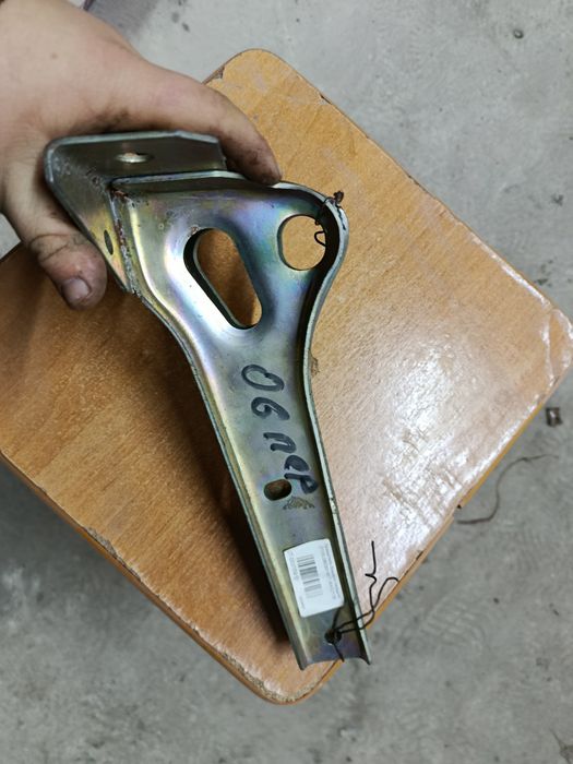 Продам кріплення бамперів ваз