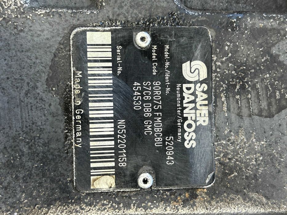 Wałek pompy jazdy - hydrostatu Merlo Sauer Danfoss Z-21  90R075 90L075