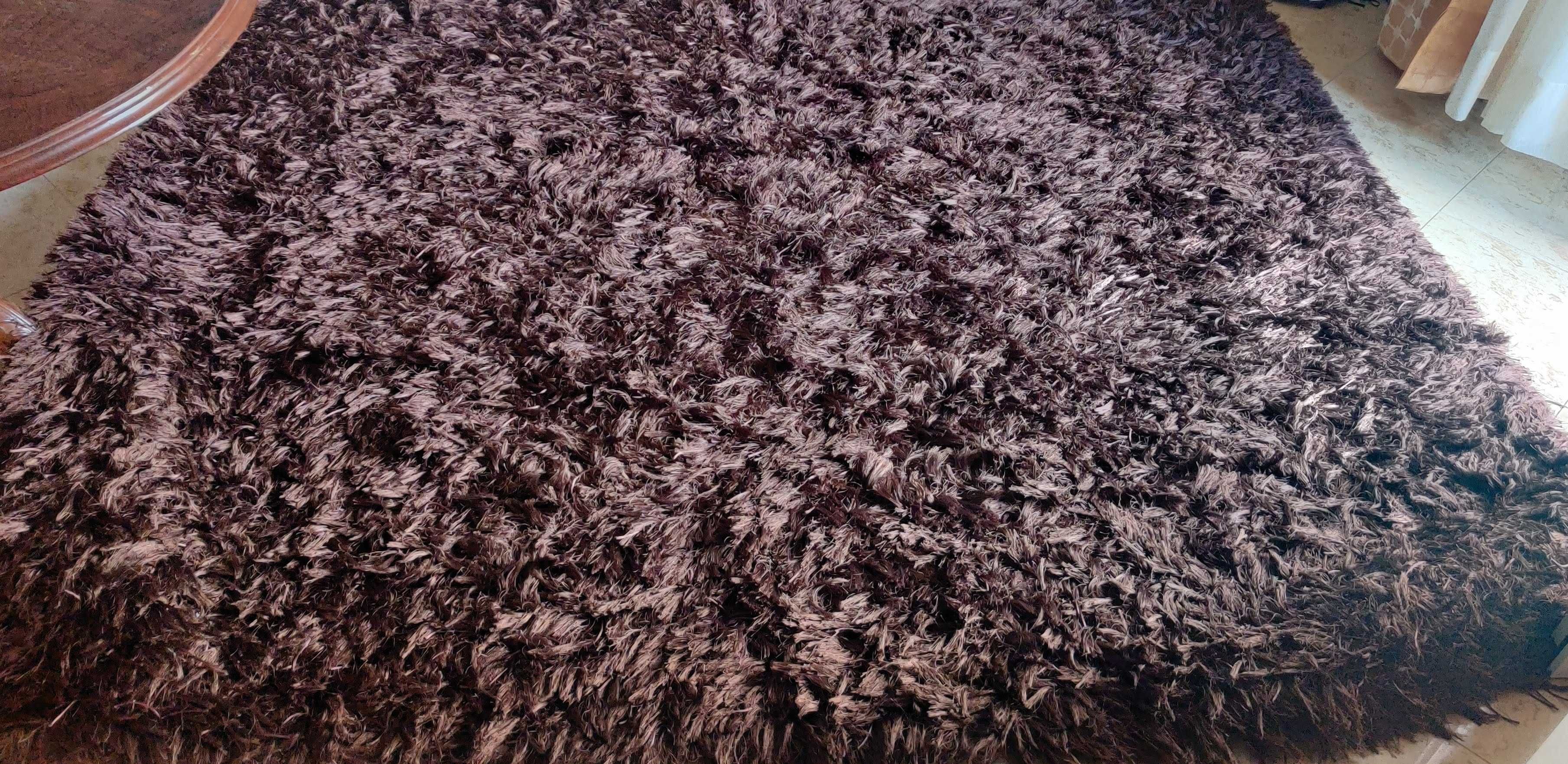 Dois Tapetes/Carpetes: 3,5mx2,5m e 2,2mx2,2m bom estado