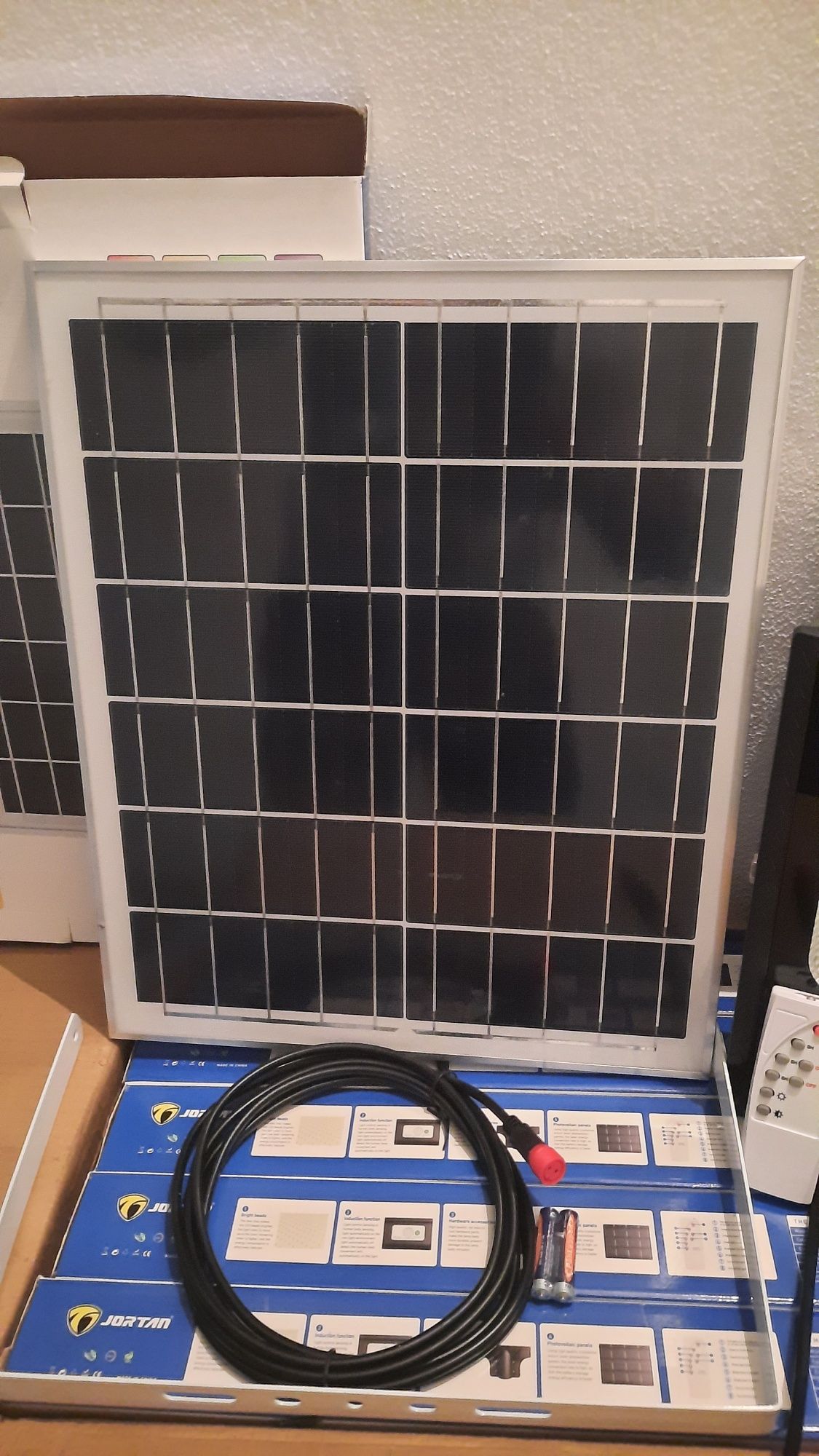 Foco solares ip 66 led 180w/400w luz branca 6500k com sensor e comando