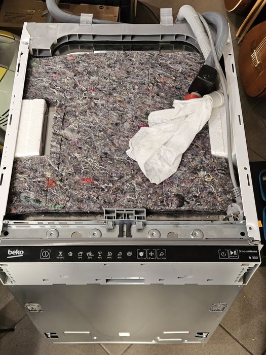 Zmywarka BEKO b300 BDIS38120Q AquaIntense Quick&Shine LedSpot 45cm