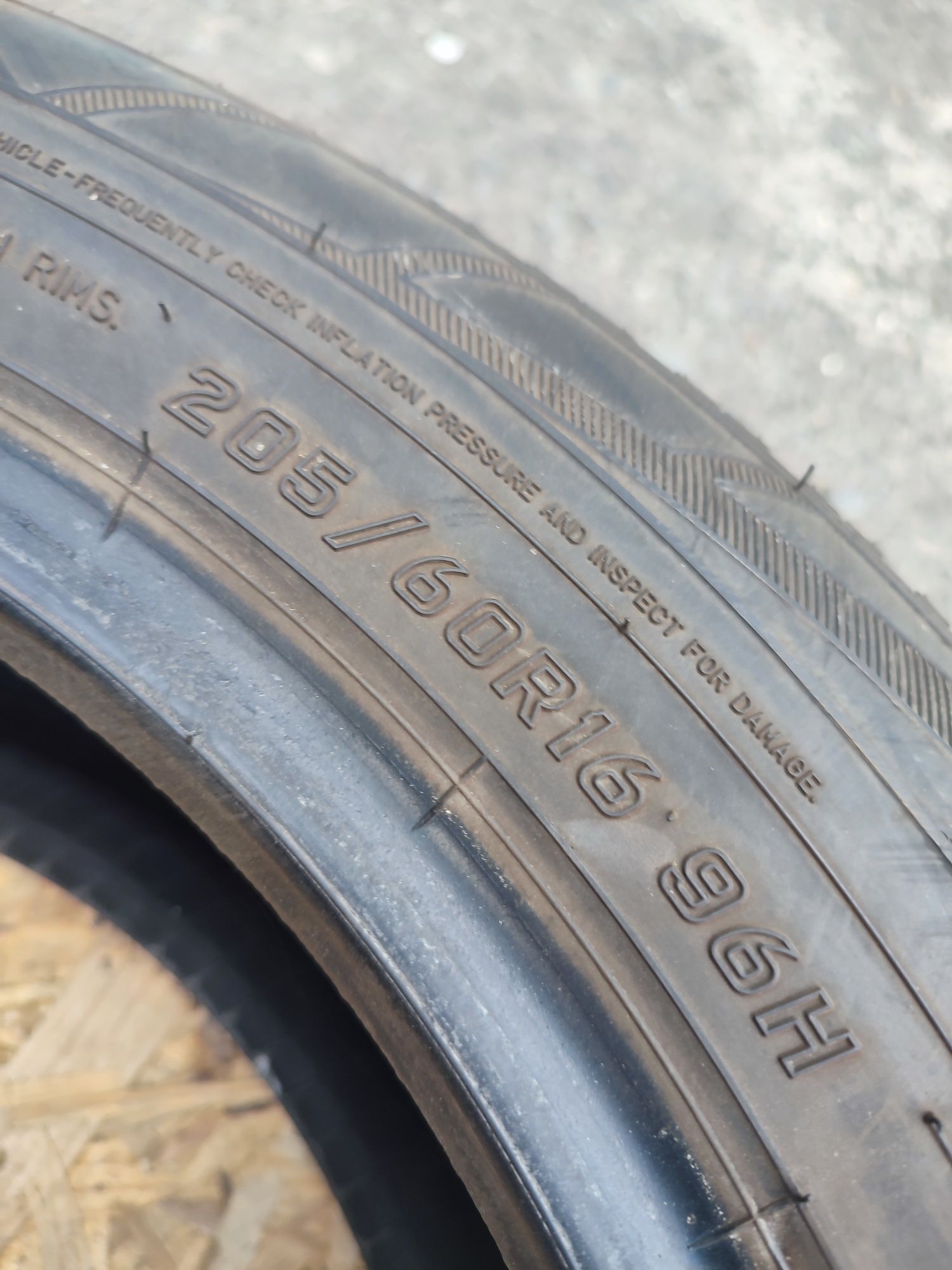 Шини 205/60R16 Falken супер стан