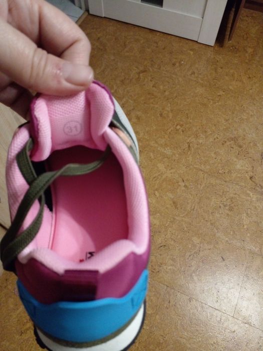 Весняні кросівки