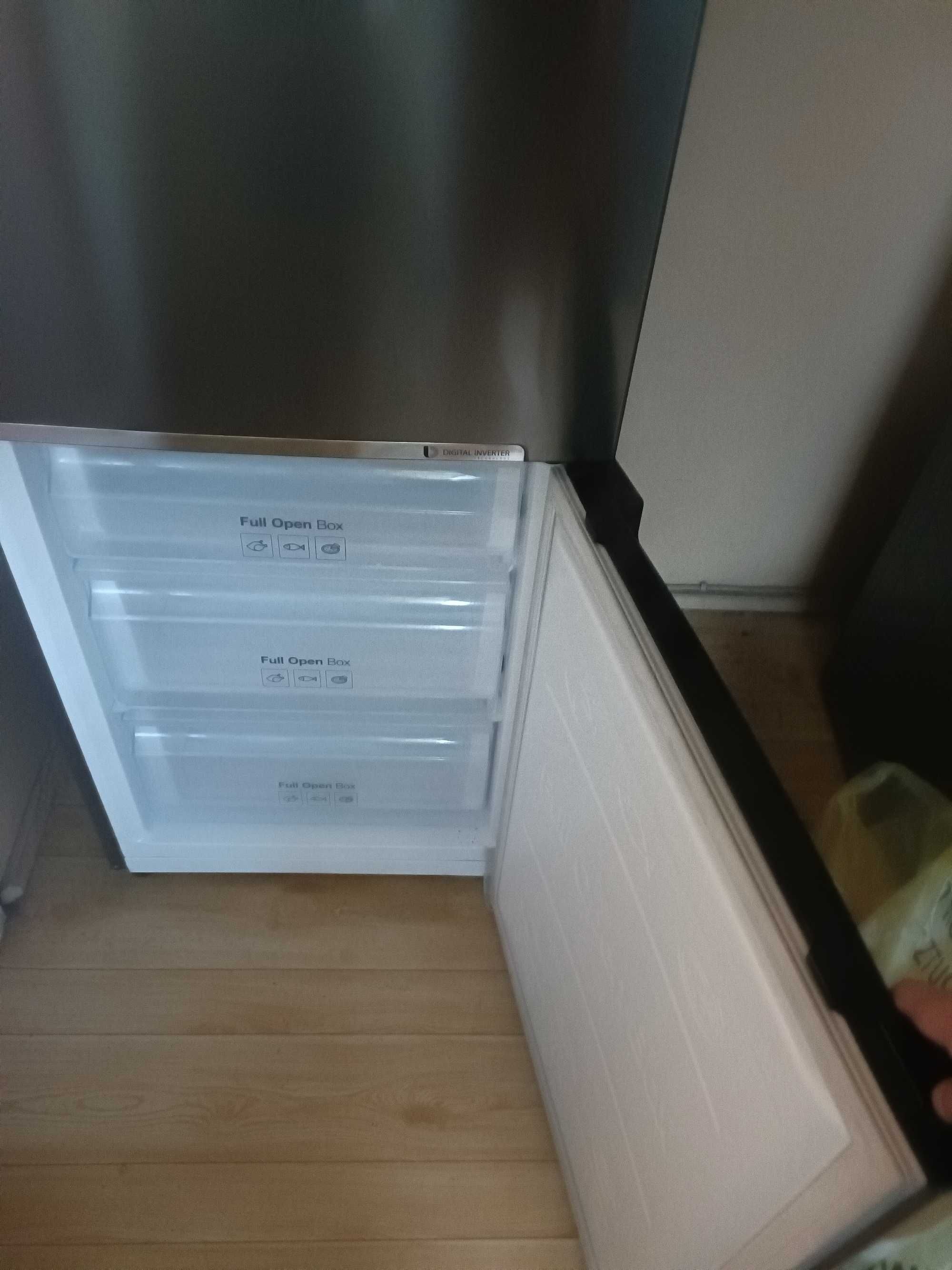 Lodówka Samsung No frost Model RB29FERNCSS 2 letnia stan BDB