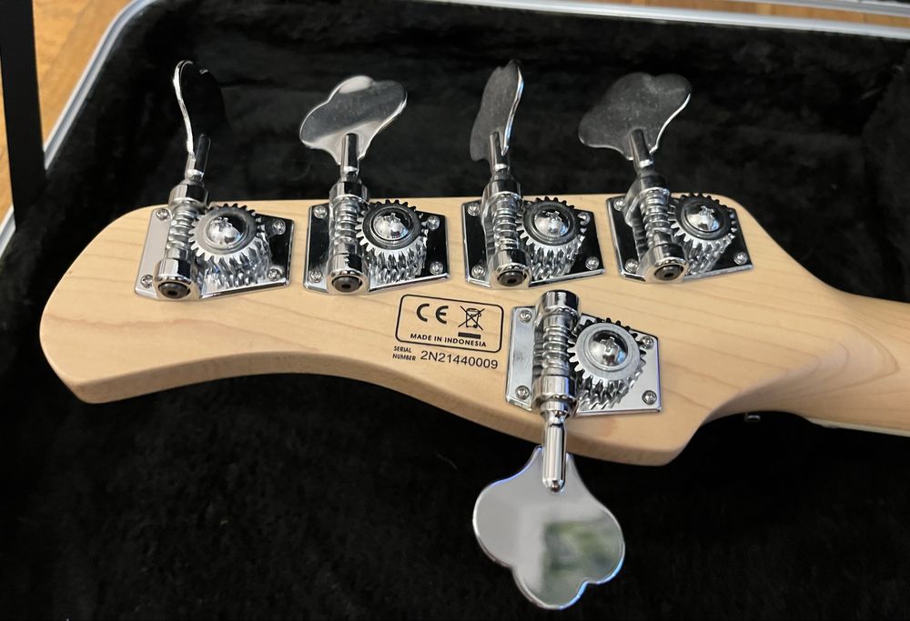 Gitara basowa Sire V9 pięciostrunowa