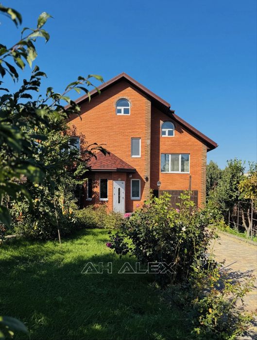 Продам будинок з гаражем