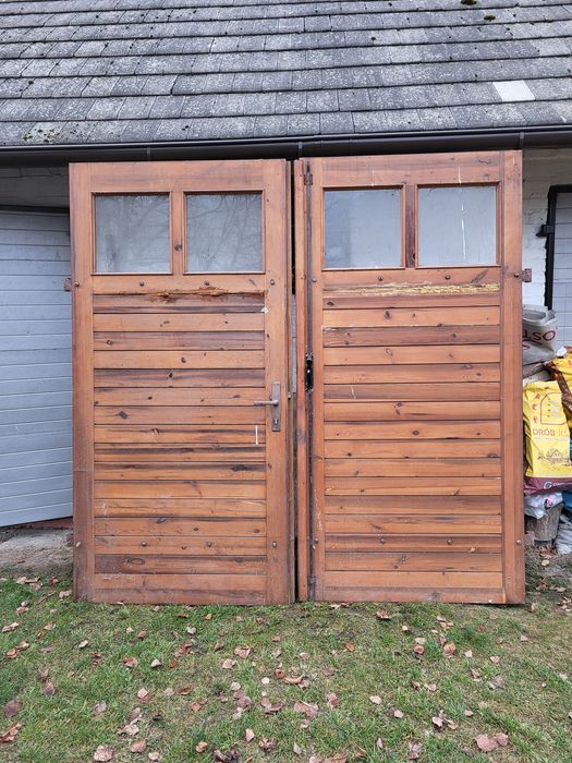 Drzwi drewniane garażowe