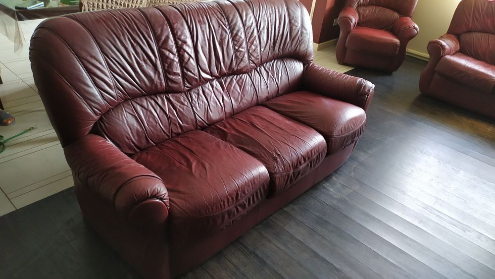 Продам кожаные диваны и кресло
