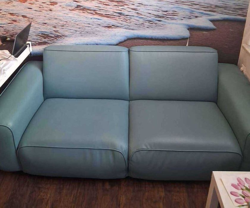 Wygodna turkusowa sofa – do biura lub home office – Sopot centrum