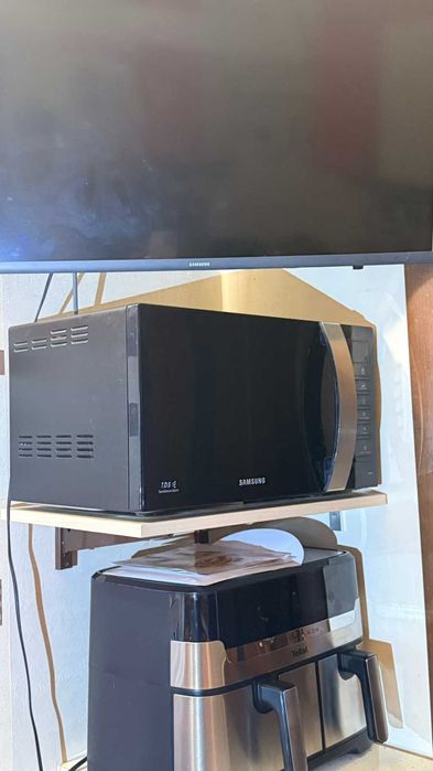 Мікрохвильова піч Samsung