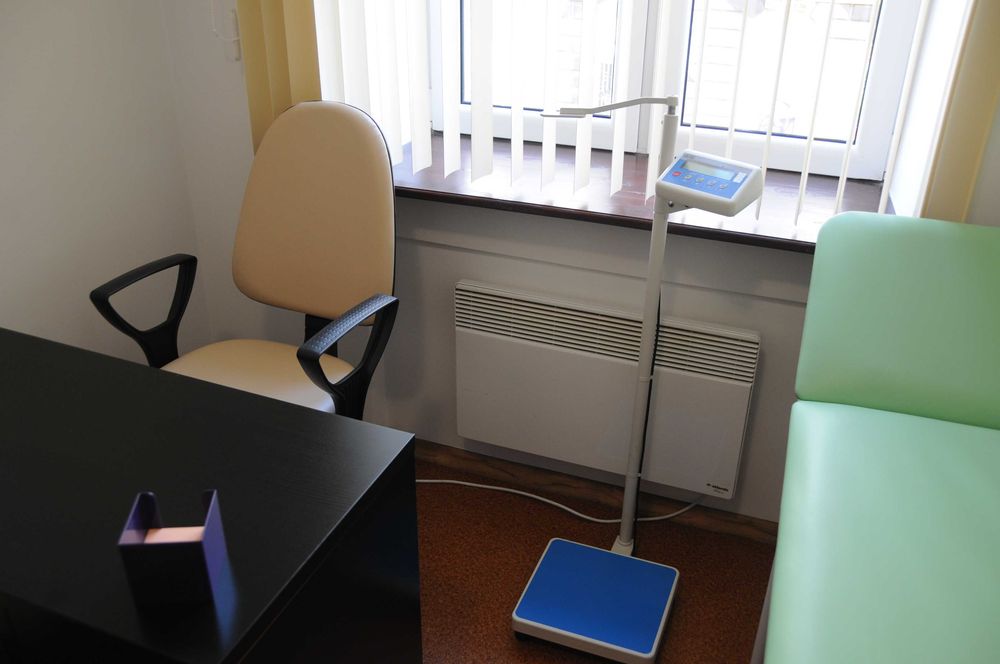 Leżanka medyczna metalowa  Norma mini - mało używana w stanie idealnym