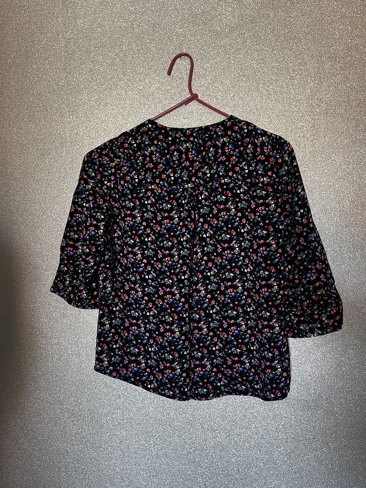 Rozpinana bluzka w kwiaty, rękaw 3/4 – rozmiar M