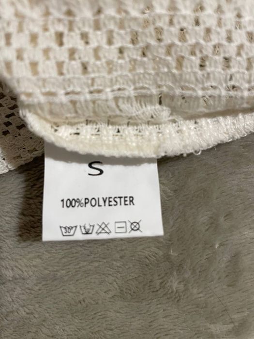 Блуза з довгими рукавами та V- подібним вирізом та гудзиками