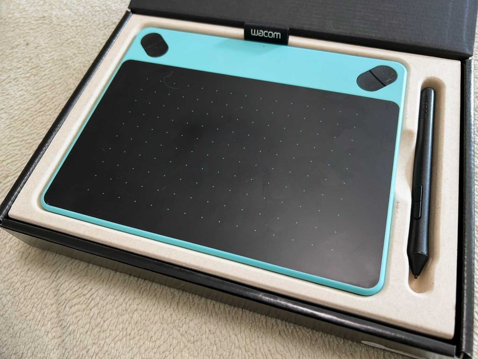 Графічний планшет Wacom Intuos Art Blue CTH-490 у відмінному стані
