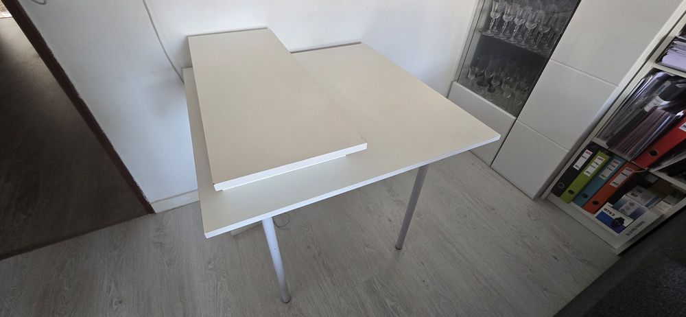 Secretaria branca 80x80cm com suporte monitor