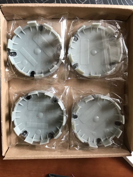 Колпачки дисків оригінал на авто