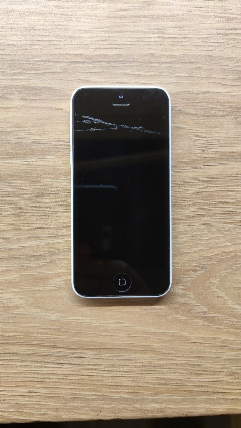 Телефон Iphone 5c