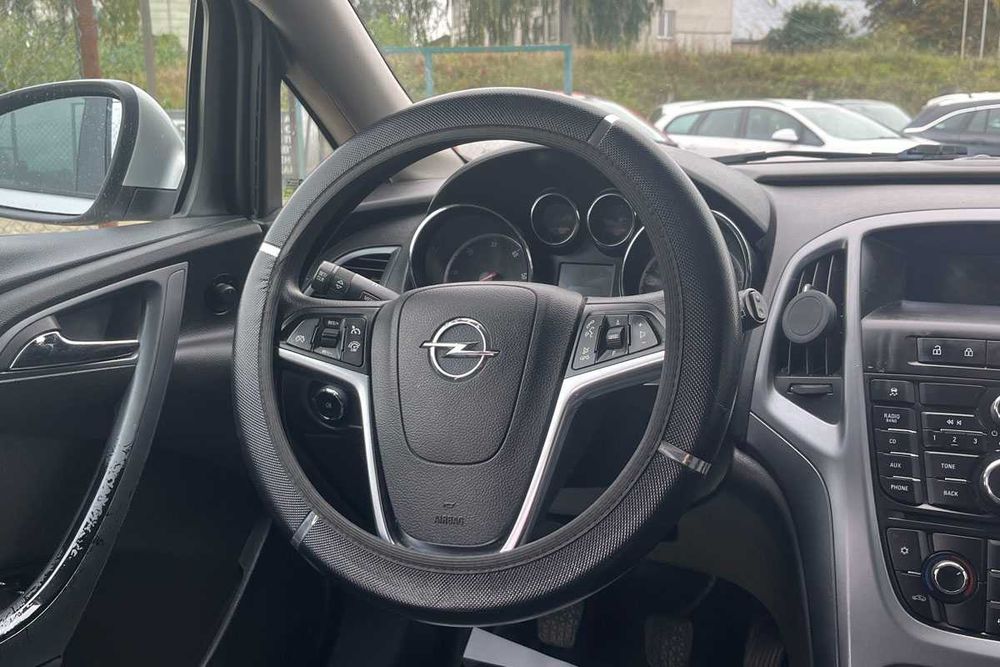 Opel Astra 2013 рік