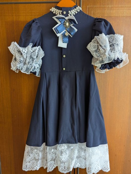 Шикарна шкільна сукня з фартухом підспідницею фатин, перли 1 дзвоник