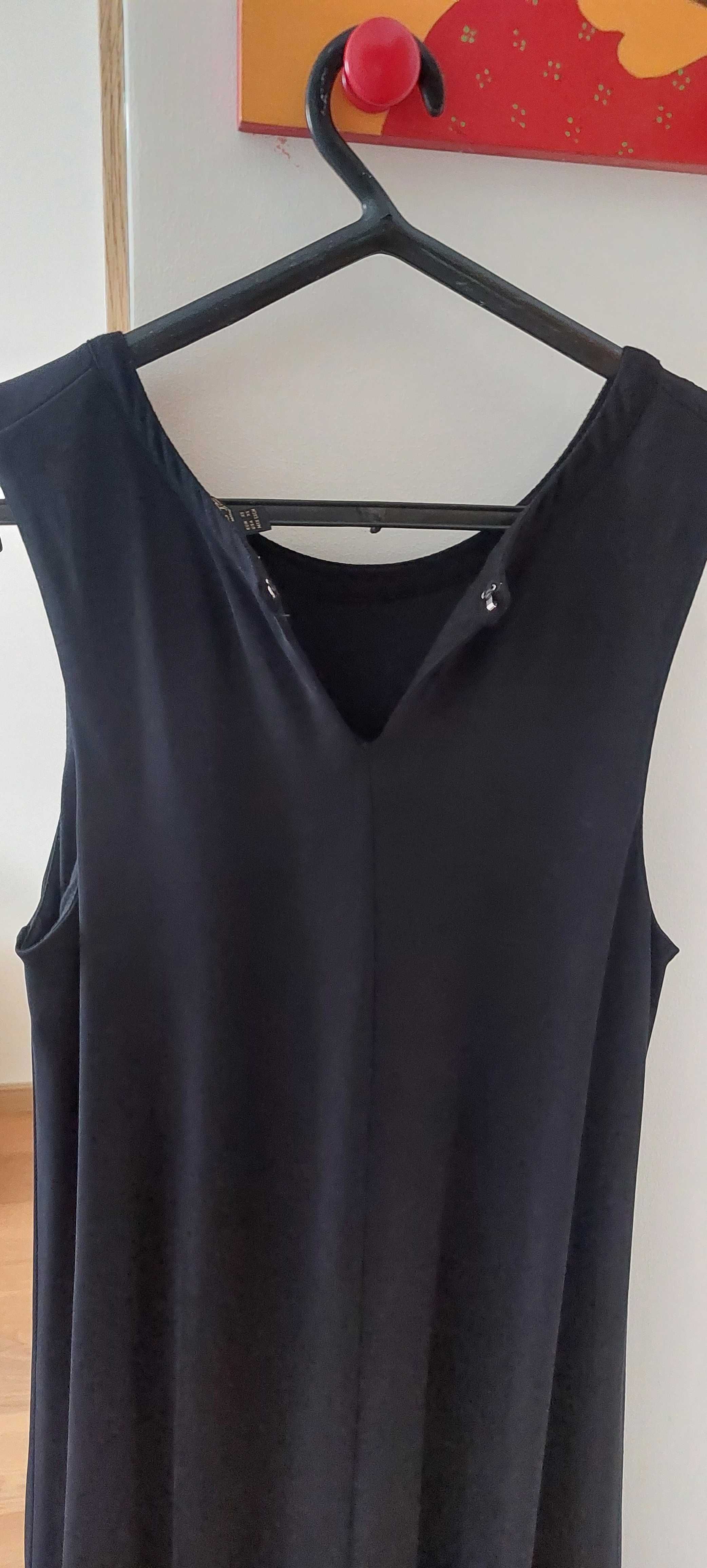 Vestido preto, c/ decote halter, da massimo dutti.