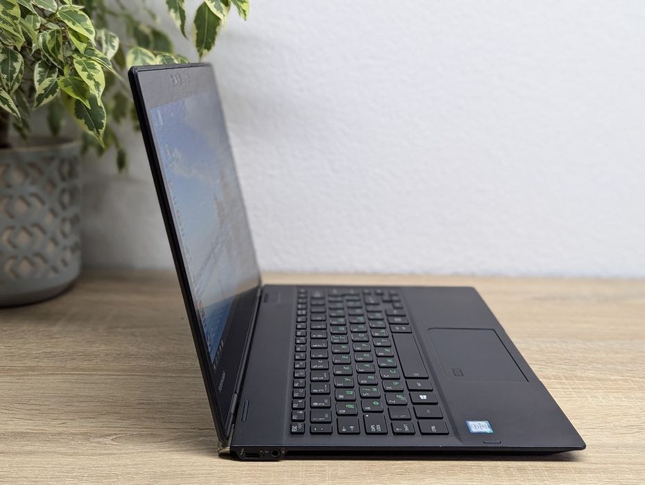 Продається класний , стильний ноутбук Toshiba Portege X20W