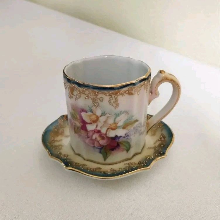 Belíssima Chávena de Chá em Porcelana com Decoração Floral