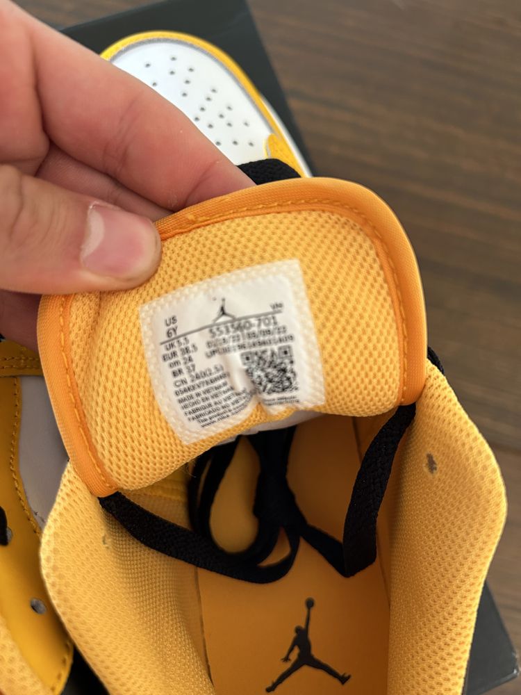 Jordan 1 low taxi