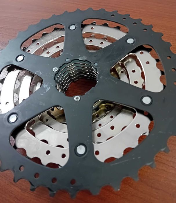 Kaseta  Shimano  CS-HG400  8 rzędowa, 11-40T,  stalowa / NOWA /.