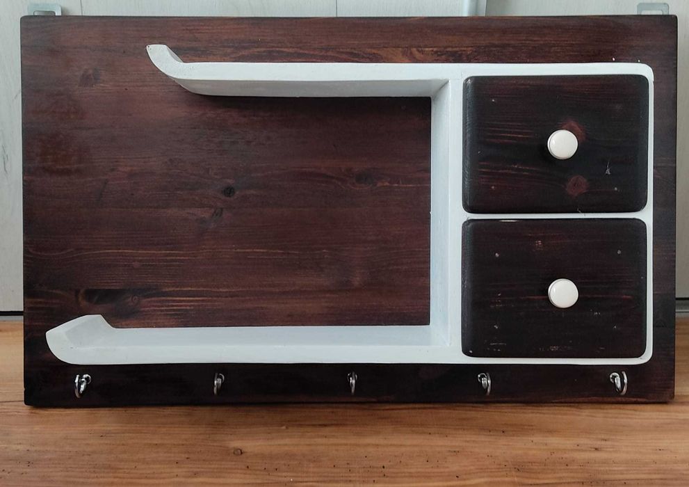 vintage odnowiona szafka z pólką