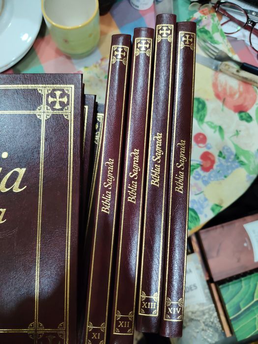 8€ a unidade 14 livros entrego em Rio tinto