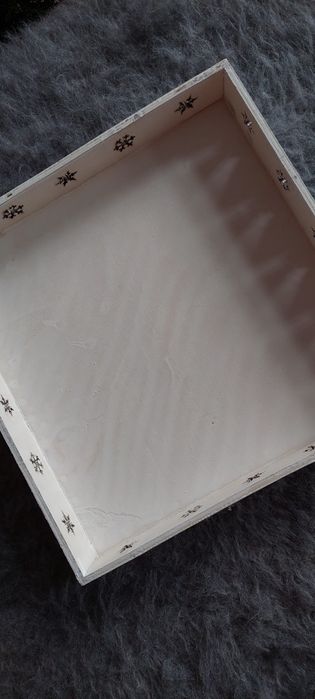 Drewniana taca bielona