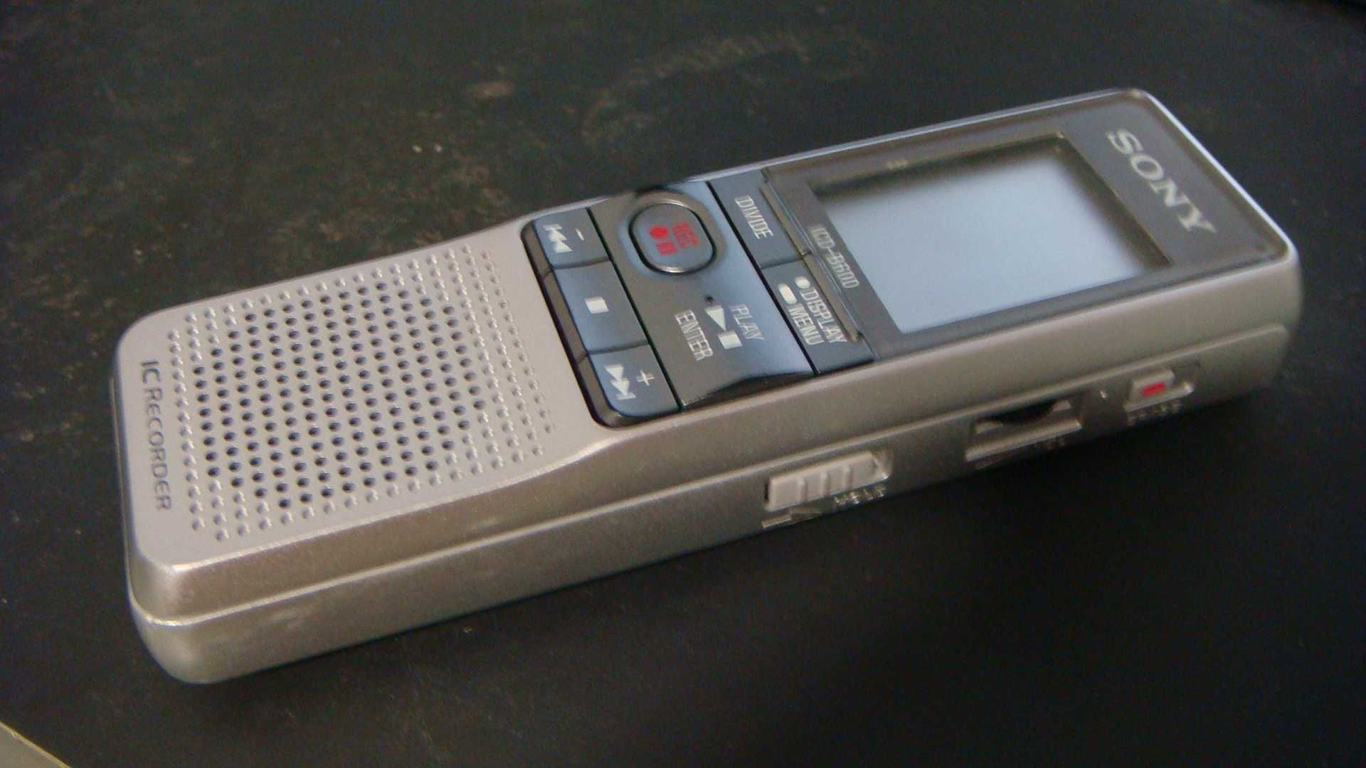 Цифровой диктофон Samsung SVR-S820