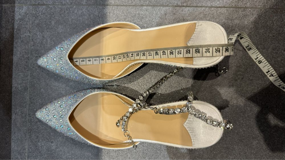 Szpilki.Buty na obcasie. Ślubne.