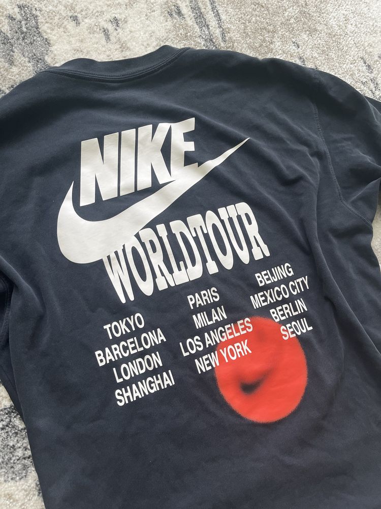 Футболка Nike з інтересним принтом ( М)