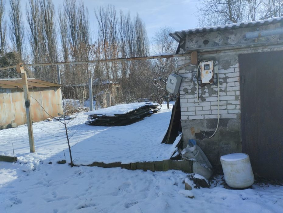 Продам бетоновану площадку під гараж