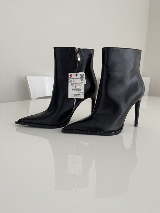 Жіночі чоботи Zara на високих підборах